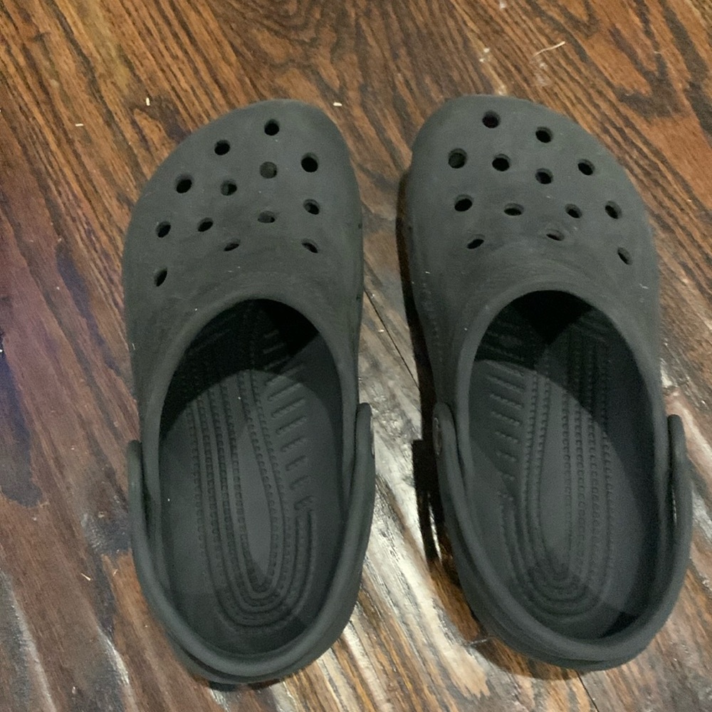 Black crocs